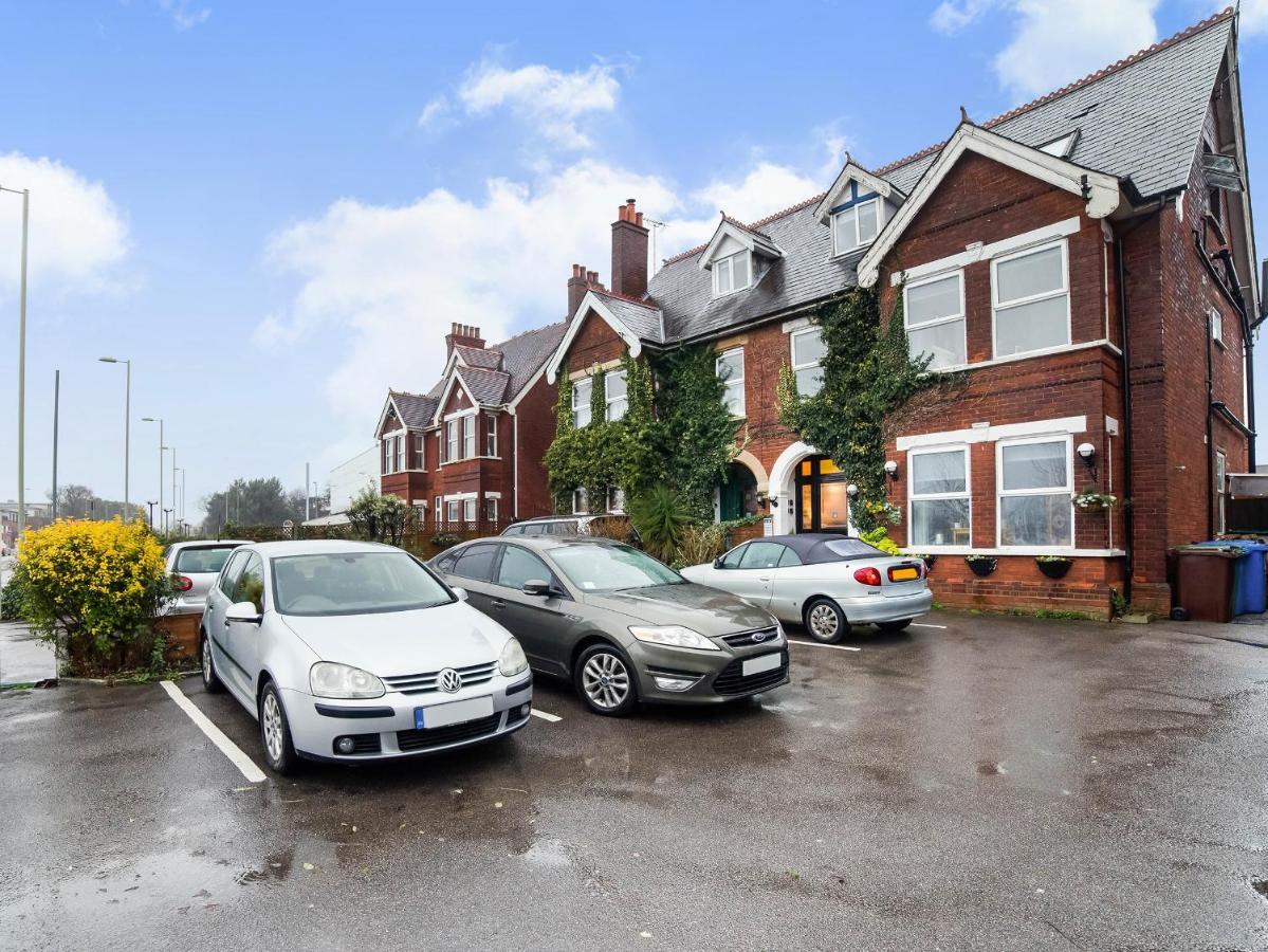 Airport Lodge Farnborough  Exterior photo